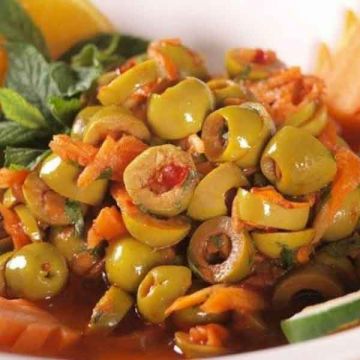Al Sannaa Olives Stuffed Syrian Slice